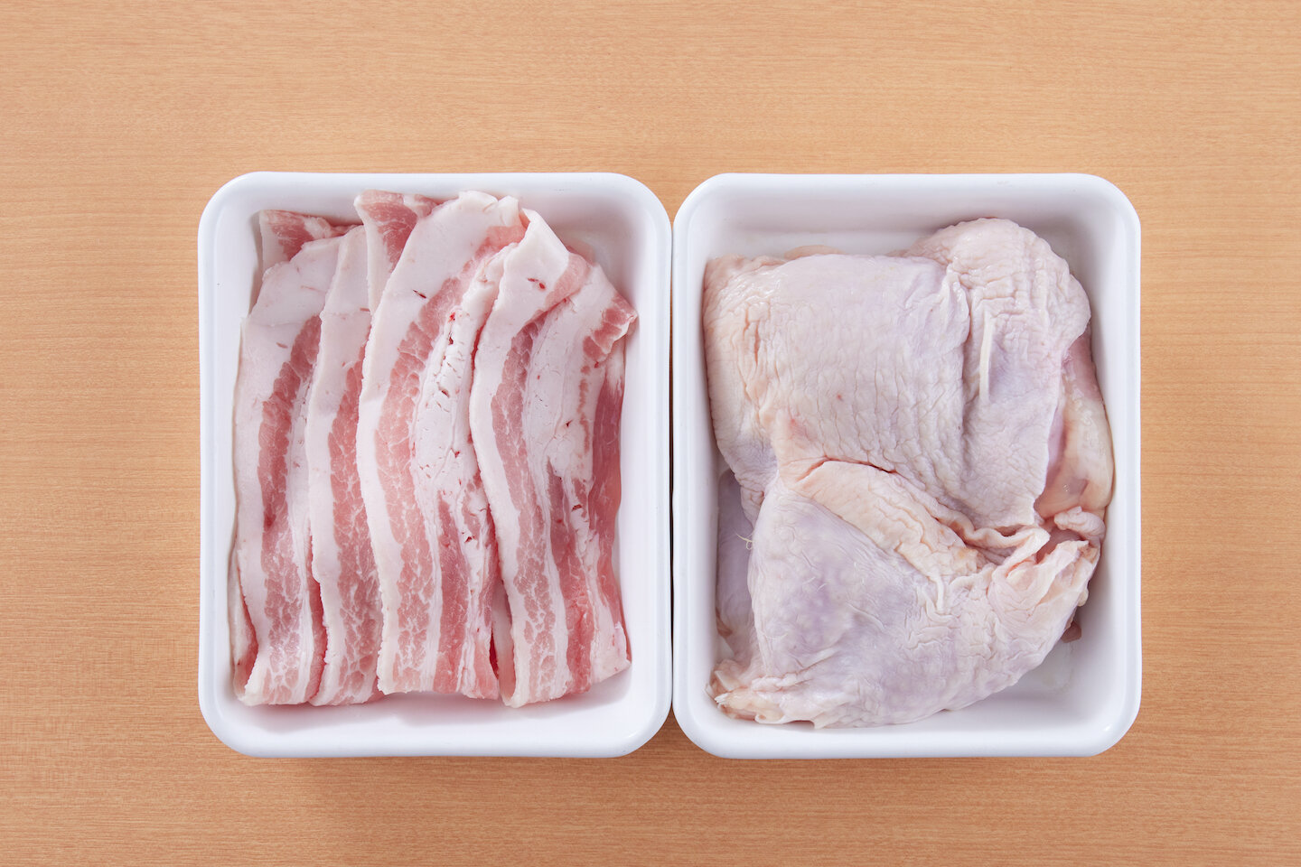 豚肉や鶏肉で作るのもおいしいのでおすすめです。鶏肉ならもも肉1枚（250g）くらい、豚肉ならバラ薄切り肉200gくらいが目安。<br>食べやすく切って、牛肉と同じように作ってください。