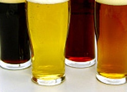 さまざまな色のビール