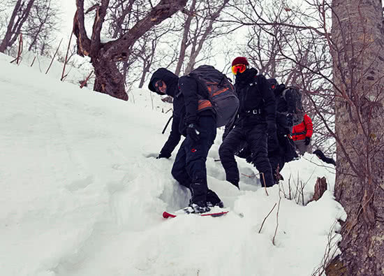 真冬の知床トレッキングでは、どんな低山でも厳しい難所に