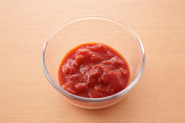 トマト味にするのもおすすめです。トマトの水煮1/2カップを生クリームの代わりに加え、同様に煮ましょう。