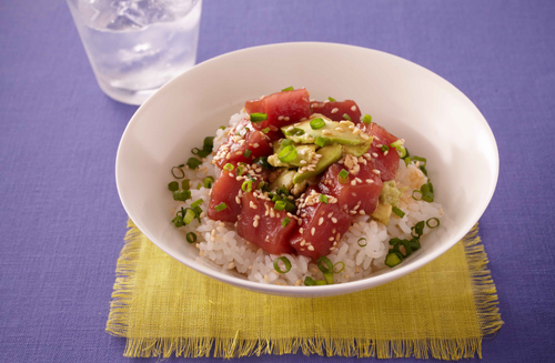 マグロとアボカドのボリューム丼