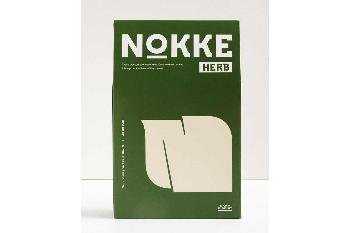 “NOKKE HARB” は、北海道小麦粉を使用した、北海道チェダーチーズ×５種のハーブのクラッカーです。「SORACHI 1984×北海道おつまみペアリンググランプリ」とは・・・道内企業からSORACHI 1984に合うおつまみを募集し、北海道出身の“料理人”下國伸氏らの審査により、グランプリ・準グランプリを決定。<br> <a href="https://sorachi1984-otsumamigp.sapporobeer.jp/" target="_blank">詳細はこちら</a>