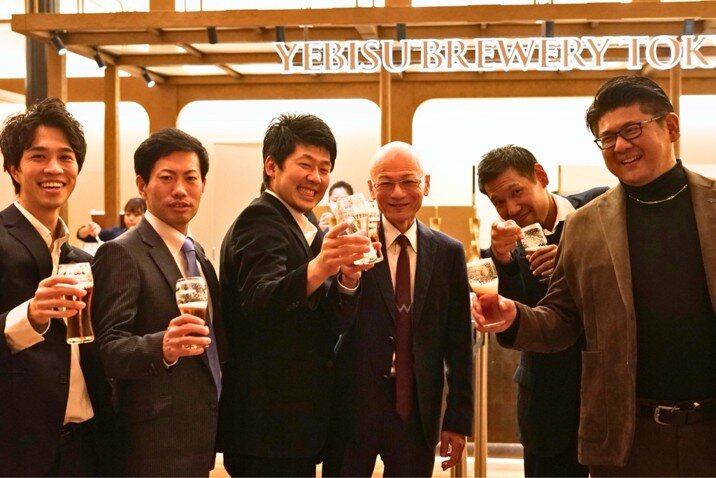 「すずらん鍼灸接骨院」の社員の皆様を集めての30周年記念パーティーでお披露目