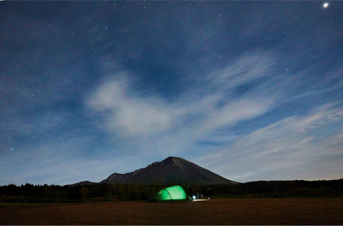 慣れない超早起きに備えて星取県の夜空の下でテント泊
